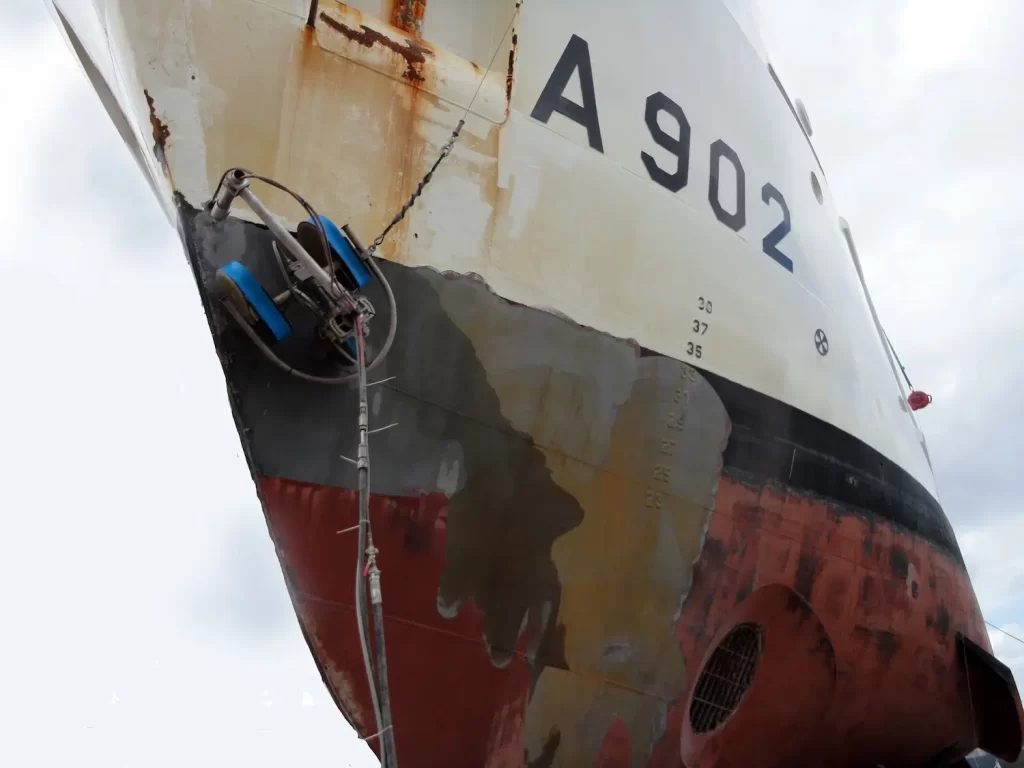 Surface Preparation on ship using magnetic crawler